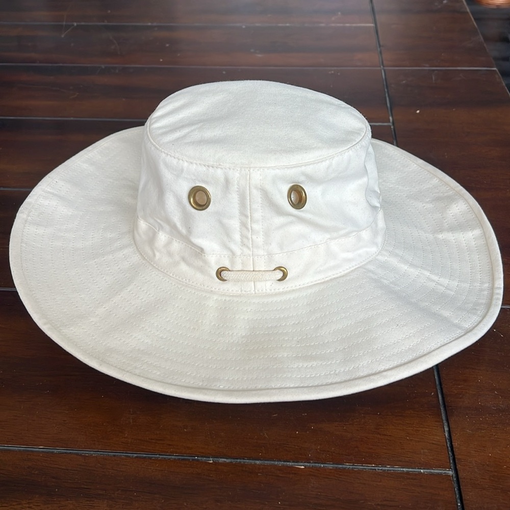 The Tilley Endurables Wide Brim Outdoor Hat Preowned - Picture 3 of 8